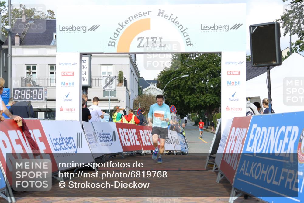 25.08.2024 - 20. Blankeneser Heldenlauf Strokosch-Dieckow http://msf.ph/oto/6819768 25.08.2024 09:46:41 Ziel 111 meine-sportfotos.de
