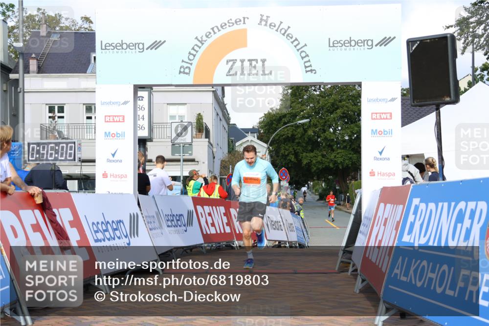 25.08.2024 - 20. Blankeneser Heldenlauf Strokosch-Dieckow http://msf.ph/oto/6819803 25.08.2024 09:46:41 Ziel 111 meine-sportfotos.de