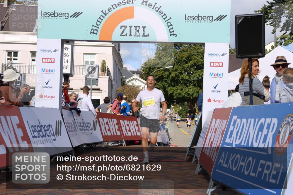 25.08.2024 - 20. Blankeneser Heldenlauf Strokosch-Dieckow http://msf.ph/oto/6821629 25.08.2024 10:22:57 Ziel 6528, 6531 meine-sportfotos.de