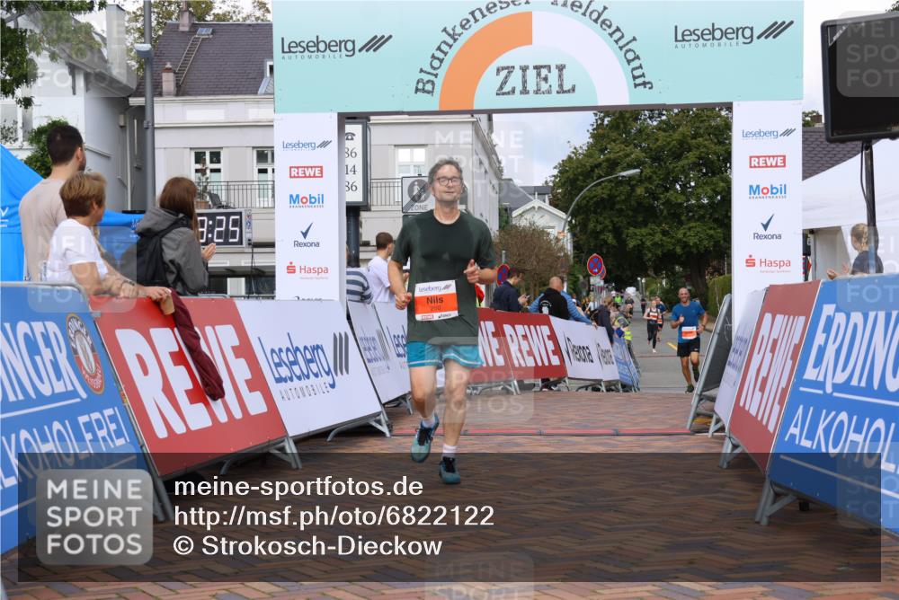 25.08.2024 - 20. Blankeneser Heldenlauf Strokosch-Dieckow http://msf.ph/oto/6822122 25.08.2024 09:48:58 Ziel 250 meine-sportfotos.de