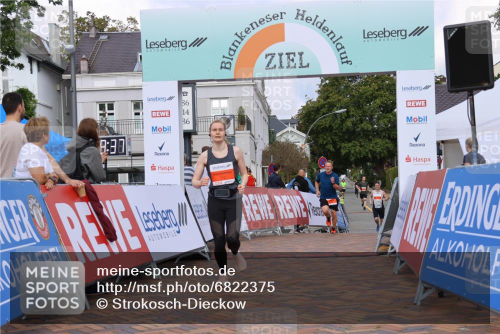 25.08.2024 - 20. Blankeneser Heldenlauf Strokosch-Dieckow http://msf.ph/oto/6822375 25.08.2024 09:49:10 Ziel 112, 166, 216 meine-sportfotos.de