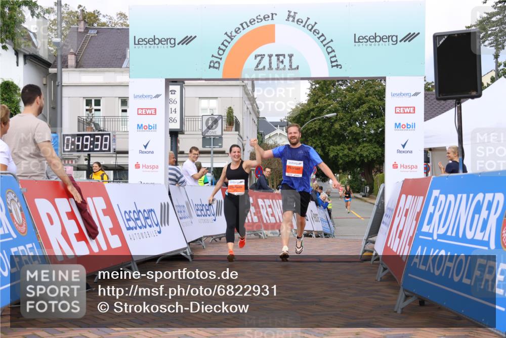 25.08.2024 - 20. Blankeneser Heldenlauf Strokosch-Dieckow http://msf.ph/oto/6822931 25.08.2024 09:50:11 Ziel 211, 212 meine-sportfotos.de
