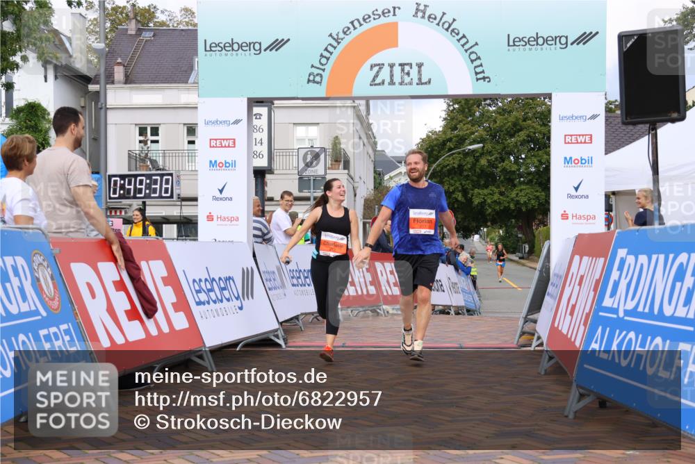 25.08.2024 - 20. Blankeneser Heldenlauf Strokosch-Dieckow http://msf.ph/oto/6822957 25.08.2024 09:50:11 Ziel 211, 212 meine-sportfotos.de