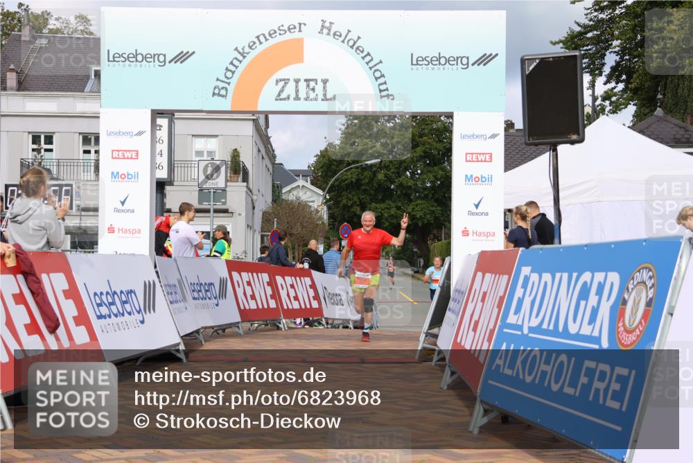 25.08.2024 - 20. Blankeneser Heldenlauf Strokosch-Dieckow http://msf.ph/oto/6823968 25.08.2024 09:51:29 Ziel 114, 123, 241 meine-sportfotos.de