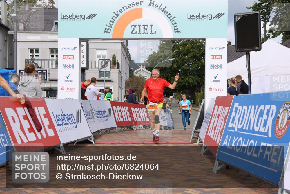 25.08.2024 - 20. Blankeneser Heldenlauf Strokosch-Dieckow http://msf.ph/oto/6824064 25.08.2024 09:51:30 Ziel 102, 114, 123, 241 meine-sportfotos.de