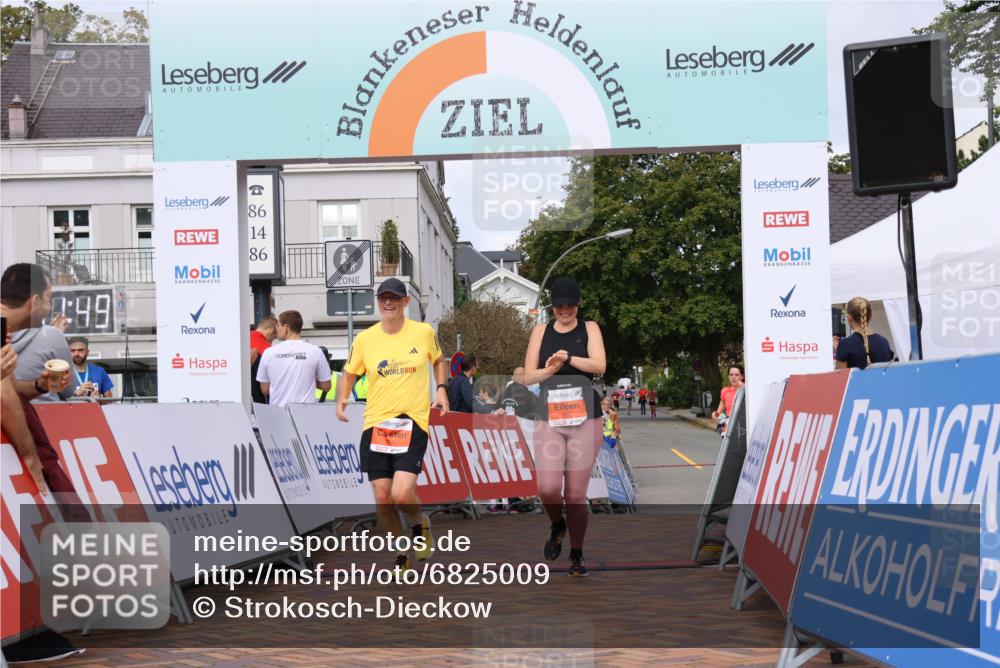 25.08.2024 - 20. Blankeneser Heldenlauf Strokosch-Dieckow http://msf.ph/oto/6825009 25.08.2024 09:52:22 Ziel 203, 260, 261, 289 meine-sportfotos.de