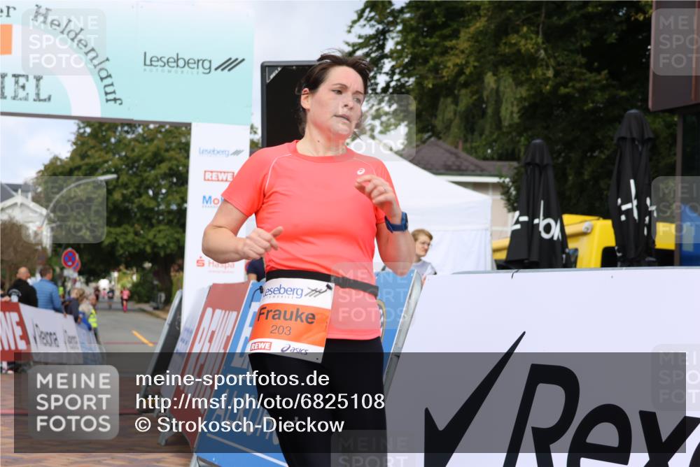 25.08.2024 - 20. Blankeneser Heldenlauf Strokosch-Dieckow http://msf.ph/oto/6825108 25.08.2024 09:52:27 Ziel 203, 260, 261 meine-sportfotos.de