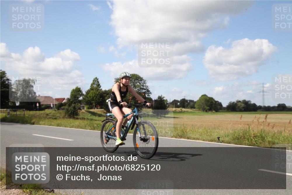 25.08.2024 - Elbe Triathlon Hamburg Fuchs,  Jonas http://msf.ph/oto/6825120 25.08.2024 12:29:58 Radfahren 1739 meine-sportfotos.de