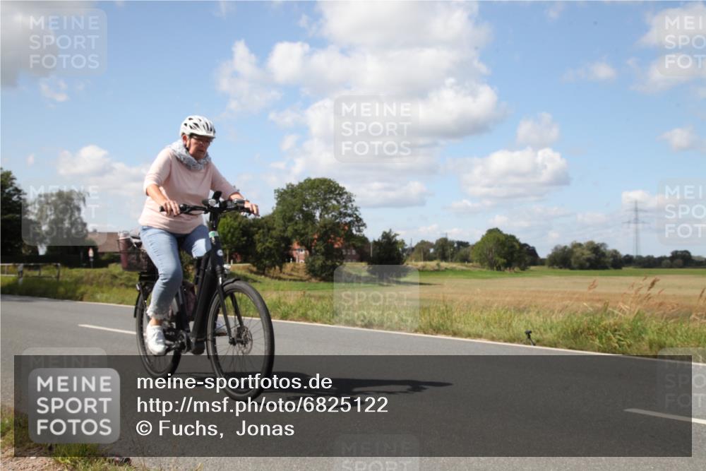 25.08.2024 - Elbe Triathlon Hamburg Fuchs,  Jonas http://msf.ph/oto/6825122 25.08.2024 12:25:10 Radfahren  meine-sportfotos.de