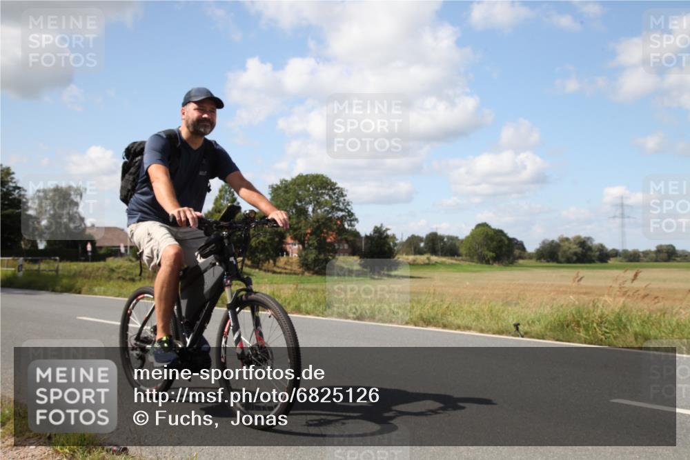 25.08.2024 - Elbe Triathlon Hamburg Fuchs,  Jonas http://msf.ph/oto/6825126 25.08.2024 12:24:33 Radfahren  meine-sportfotos.de