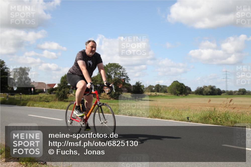 25.08.2024 - Elbe Triathlon Hamburg Fuchs,  Jonas http://msf.ph/oto/6825130 25.08.2024 12:18:52 Radfahren  meine-sportfotos.de