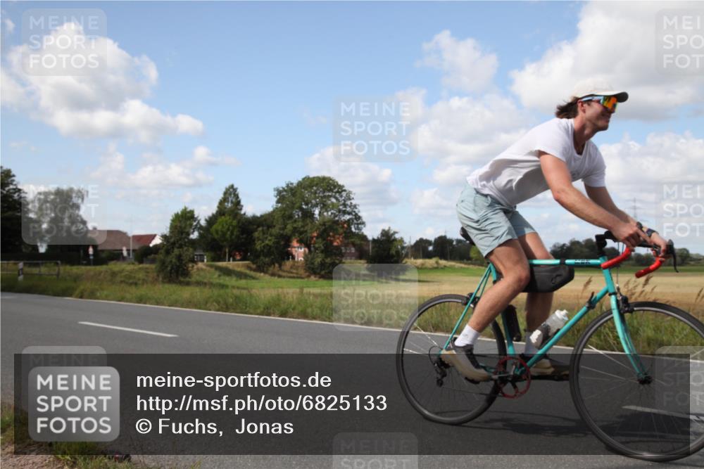 25.08.2024 - Elbe Triathlon Hamburg Fuchs,  Jonas http://msf.ph/oto/6825133 25.08.2024 12:11:59 Radfahren  meine-sportfotos.de