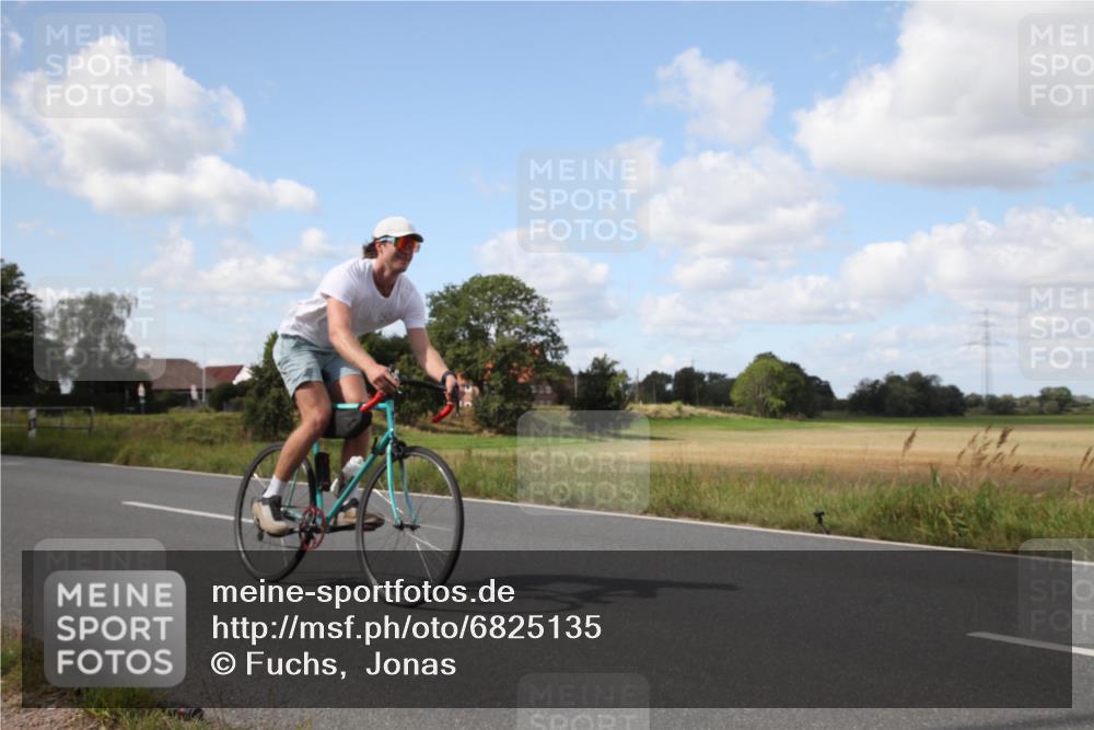 25.08.2024 - Elbe Triathlon Hamburg Fuchs,  Jonas http://msf.ph/oto/6825135 25.08.2024 12:11:58 Radfahren  meine-sportfotos.de