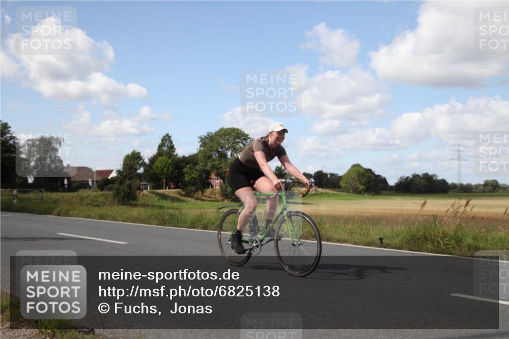 25.08.2024 - Elbe Triathlon Hamburg Fuchs,  Jonas http://msf.ph/oto/6825138 25.08.2024 12:11:58 Radfahren  meine-sportfotos.de