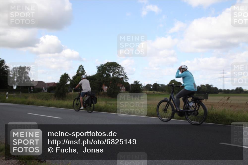 25.08.2024 - Elbe Triathlon Hamburg Fuchs,  Jonas http://msf.ph/oto/6825149 25.08.2024 12:08:48 Radfahren  meine-sportfotos.de