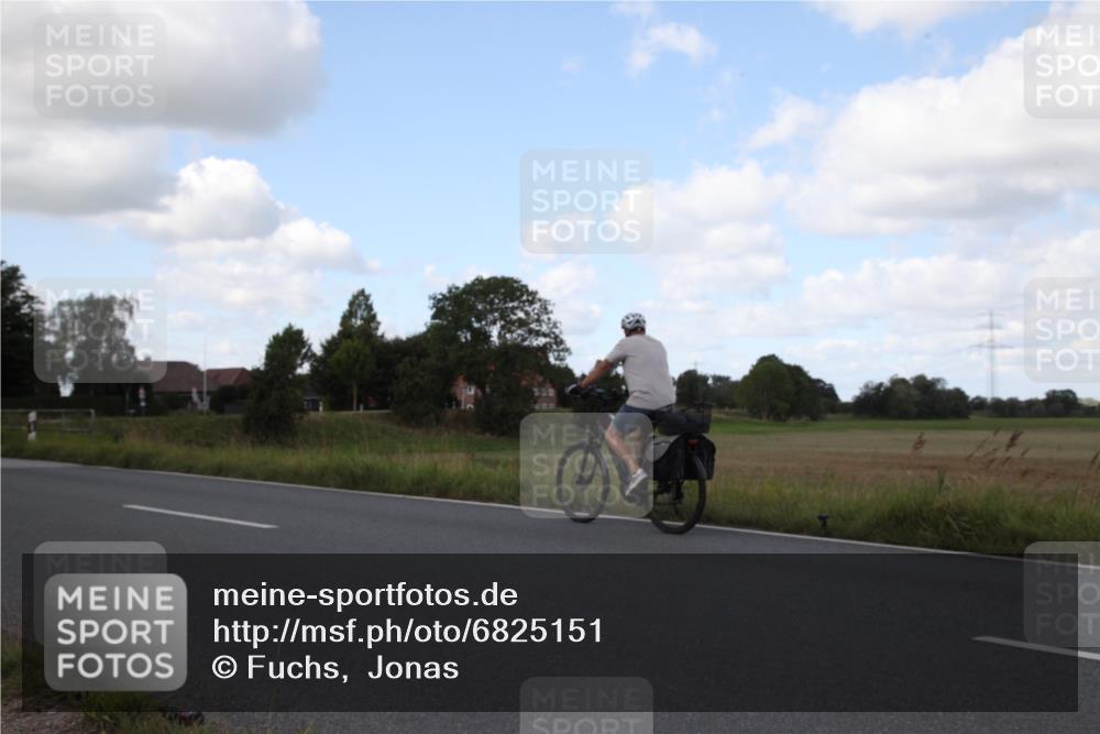 25.08.2024 - Elbe Triathlon Hamburg Fuchs,  Jonas http://msf.ph/oto/6825151 25.08.2024 12:08:47 Radfahren  meine-sportfotos.de