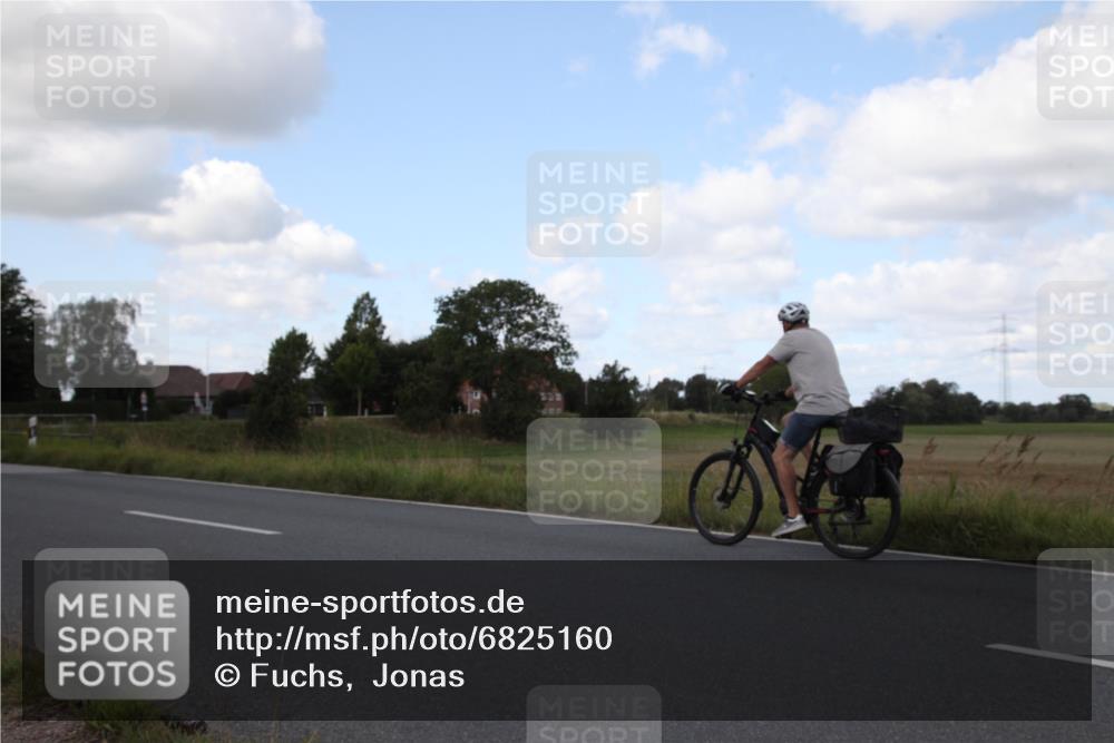25.08.2024 - Elbe Triathlon Hamburg Fuchs,  Jonas http://msf.ph/oto/6825160 25.08.2024 12:08:47 Radfahren  meine-sportfotos.de