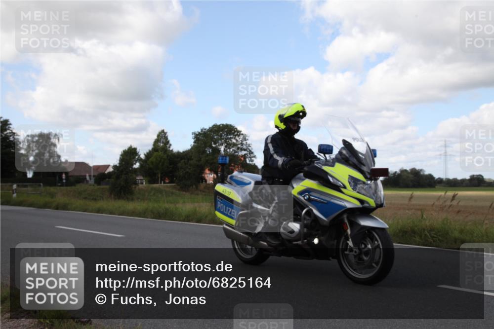 25.08.2024 - Elbe Triathlon Hamburg Fuchs,  Jonas http://msf.ph/oto/6825164 25.08.2024 12:02:18 Radfahren  meine-sportfotos.de