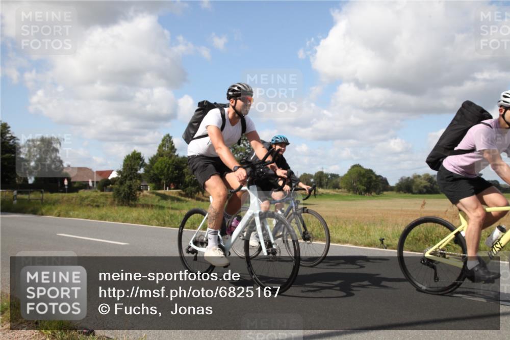 25.08.2024 - Elbe Triathlon Hamburg Fuchs,  Jonas http://msf.ph/oto/6825167 25.08.2024 11:59:32 Radfahren  meine-sportfotos.de