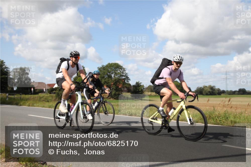 25.08.2024 - Elbe Triathlon Hamburg Fuchs,  Jonas http://msf.ph/oto/6825170 25.08.2024 11:59:32 Radfahren  meine-sportfotos.de
