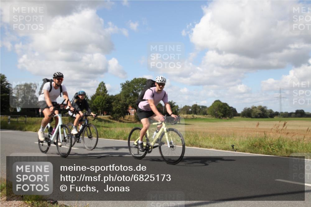 25.08.2024 - Elbe Triathlon Hamburg Fuchs,  Jonas http://msf.ph/oto/6825173 25.08.2024 11:59:31 Radfahren  meine-sportfotos.de