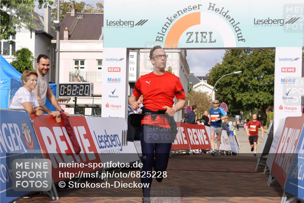 25.08.2024 - 20. Blankeneser Heldenlauf Strokosch-Dieckow http://msf.ph/oto/6825228 25.08.2024 09:52:54 Ziel 183, 248, 263, 267 meine-sportfotos.de