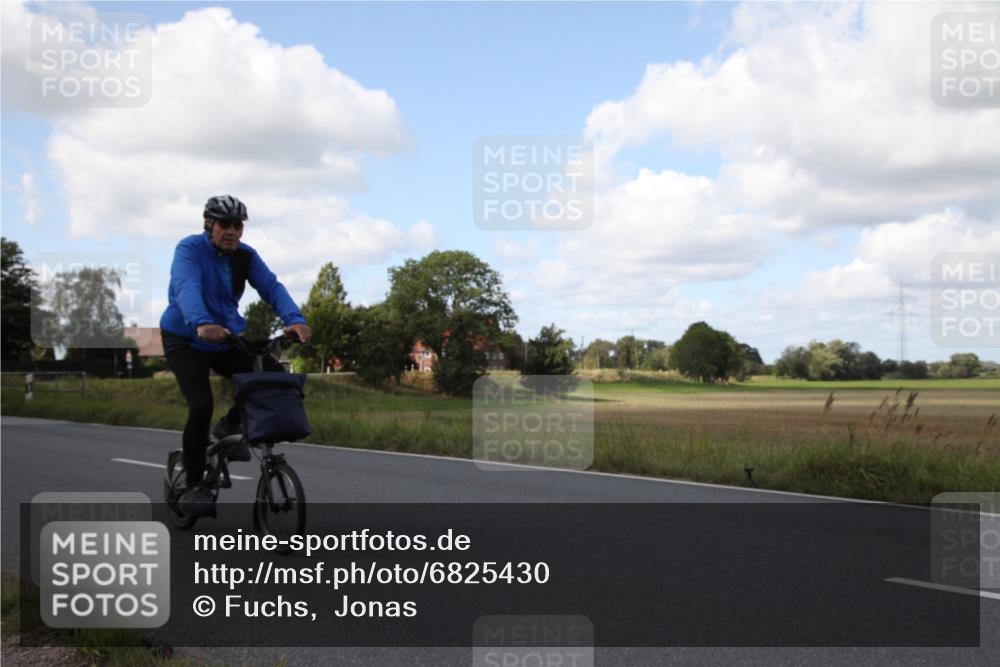 25.08.2024 - Elbe Triathlon Hamburg Fuchs,  Jonas http://msf.ph/oto/6825430 25.08.2024 11:52:48 Radfahren  meine-sportfotos.de
