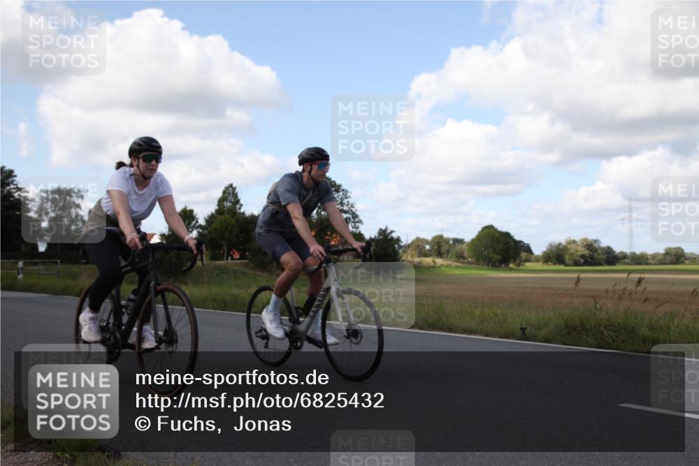 25.08.2024 - Elbe Triathlon Hamburg Fuchs,  Jonas http://msf.ph/oto/6825432 25.08.2024 11:52:44 Radfahren  meine-sportfotos.de