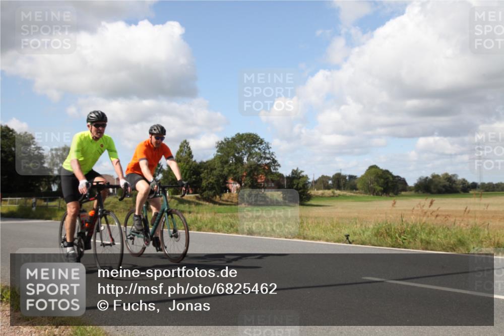 25.08.2024 - Elbe Triathlon Hamburg Fuchs,  Jonas http://msf.ph/oto/6825462 25.08.2024 11:48:01 Radfahren  meine-sportfotos.de