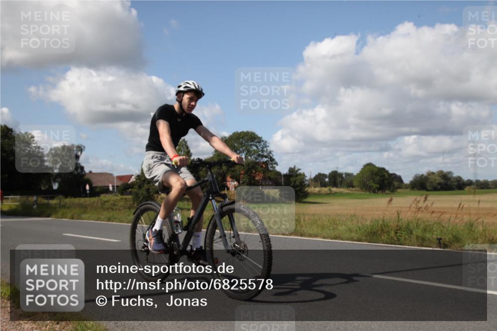 25.08.2024 - Elbe Triathlon Hamburg Fuchs,  Jonas http://msf.ph/oto/6825578 25.08.2024 11:42:10 Radfahren 1604 meine-sportfotos.de