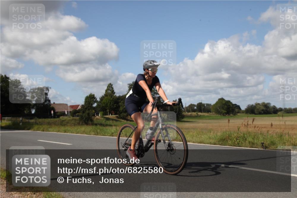 25.08.2024 - Elbe Triathlon Hamburg Fuchs,  Jonas http://msf.ph/oto/6825580 25.08.2024 11:38:54 Radfahren 1671 meine-sportfotos.de
