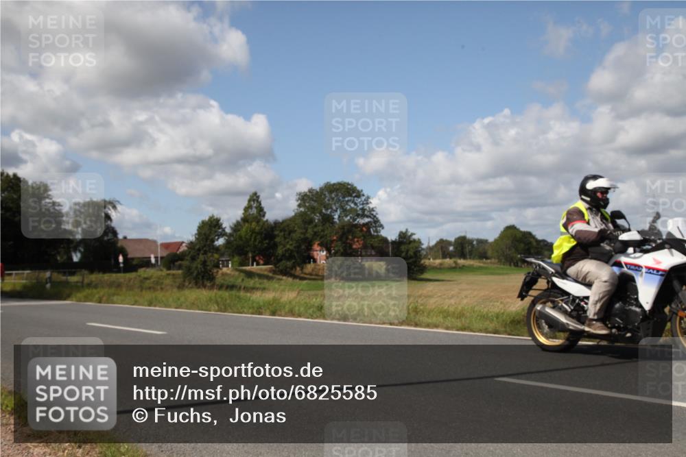 25.08.2024 - Elbe Triathlon Hamburg Fuchs,  Jonas http://msf.ph/oto/6825585 25.08.2024 11:37:26 Radfahren  meine-sportfotos.de