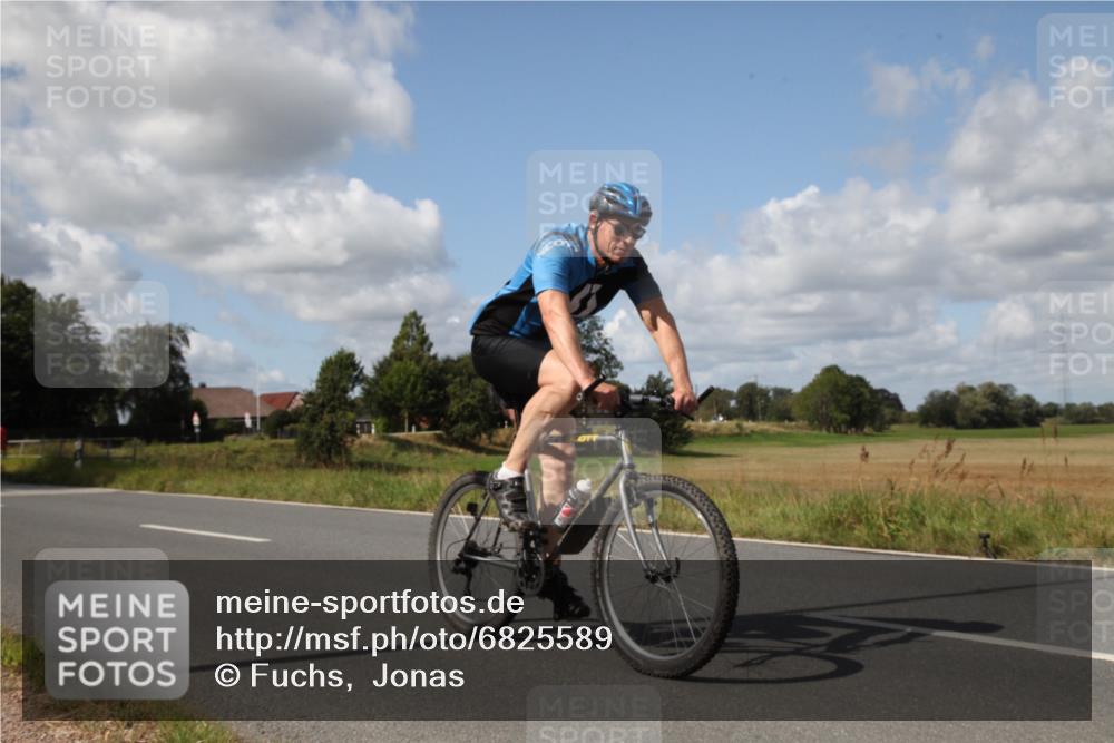 25.08.2024 - Elbe Triathlon Hamburg Fuchs,  Jonas http://msf.ph/oto/6825589 25.08.2024 11:36:59 Radfahren  meine-sportfotos.de