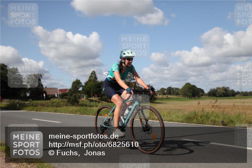 25.08.2024 - Elbe Triathlon Hamburg Fuchs,  Jonas http://msf.ph/oto/6825610 25.08.2024 11:30:56 Radfahren 1676 meine-sportfotos.de