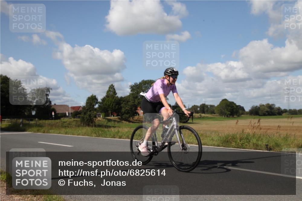 25.08.2024 - Elbe Triathlon Hamburg Fuchs,  Jonas http://msf.ph/oto/6825614 25.08.2024 11:29:58 Radfahren 1683, 1668 meine-sportfotos.de