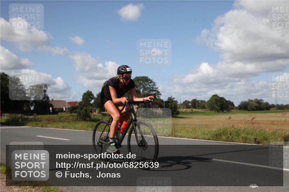 25.08.2024 - Elbe Triathlon Hamburg Fuchs,  Jonas http://msf.ph/oto/6825639 25.08.2024 11:26:43 Radfahren 1627, 1681 meine-sportfotos.de