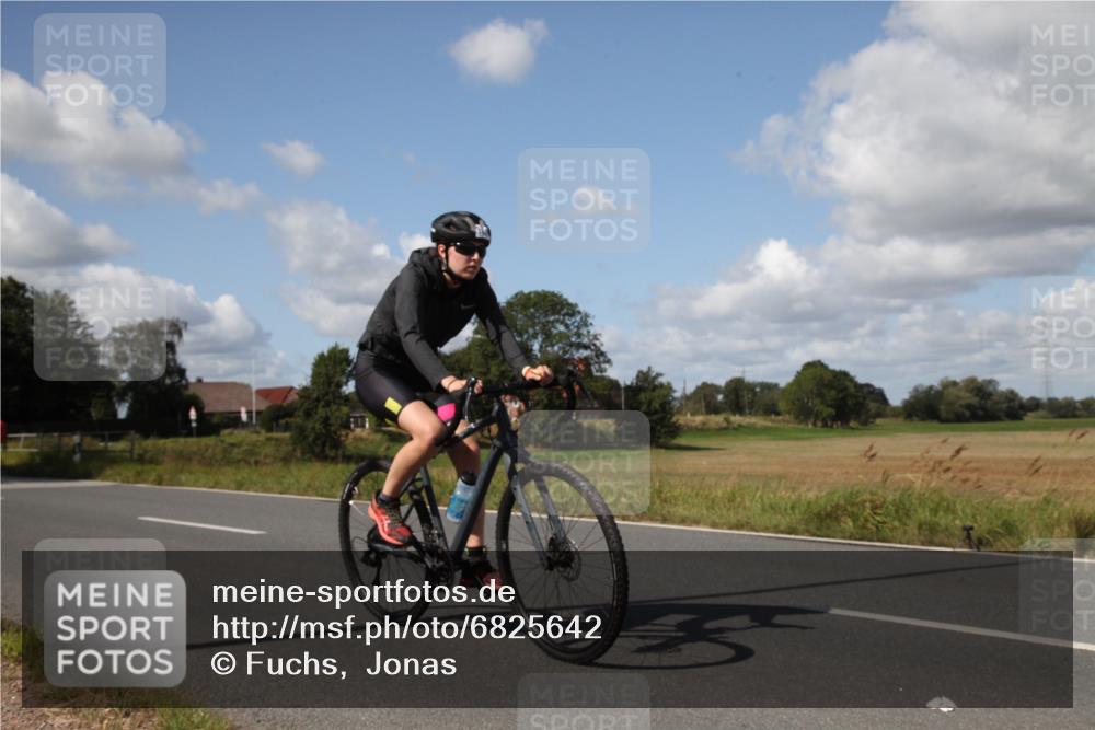 25.08.2024 - Elbe Triathlon Hamburg Fuchs,  Jonas http://msf.ph/oto/6825642 25.08.2024 11:26:40 Radfahren 1627, 1681 meine-sportfotos.de