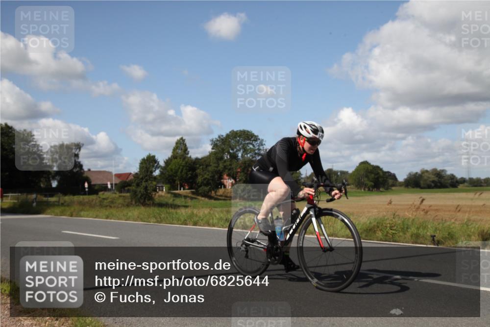 25.08.2024 - Elbe Triathlon Hamburg Fuchs,  Jonas http://msf.ph/oto/6825644 25.08.2024 11:26:33 Radfahren 1700 meine-sportfotos.de