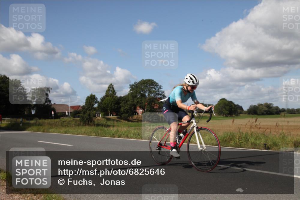 25.08.2024 - Elbe Triathlon Hamburg Fuchs,  Jonas http://msf.ph/oto/6825646 25.08.2024 11:25:57 Radfahren 1616, 1634, 1651 meine-sportfotos.de