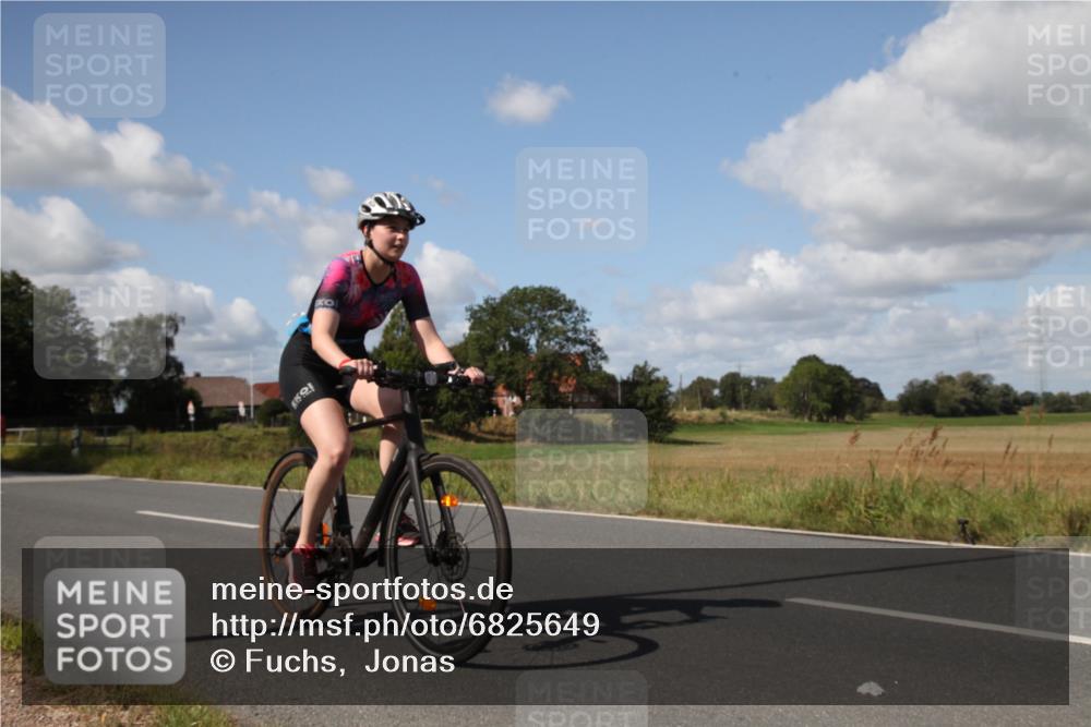25.08.2024 - Elbe Triathlon Hamburg Fuchs,  Jonas http://msf.ph/oto/6825649 25.08.2024 11:25:53 Radfahren 1616, 1634, 1651 meine-sportfotos.de