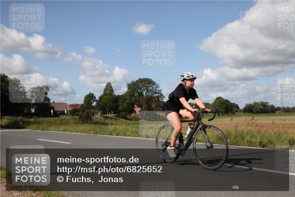 25.08.2024 - Elbe Triathlon Hamburg Fuchs,  Jonas http://msf.ph/oto/6825652 25.08.2024 11:25:51 Radfahren 1616, 1634, 1651 meine-sportfotos.de