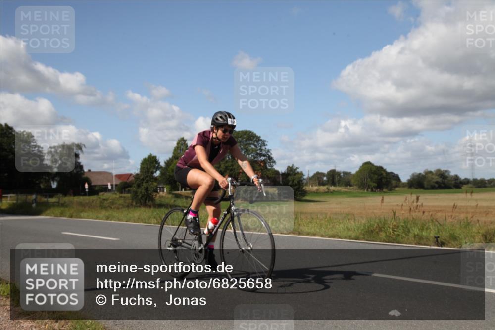 25.08.2024 - Elbe Triathlon Hamburg Fuchs,  Jonas http://msf.ph/oto/6825658 25.08.2024 11:25:18 Radfahren 1665, 1666 meine-sportfotos.de