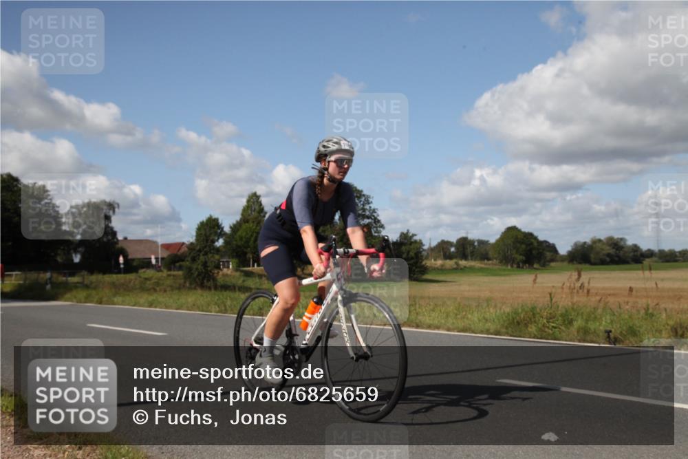 25.08.2024 - Elbe Triathlon Hamburg Fuchs,  Jonas http://msf.ph/oto/6825659 25.08.2024 11:25:16 Radfahren 1665, 1666 meine-sportfotos.de