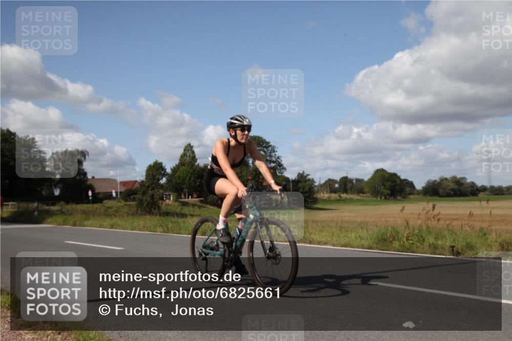 25.08.2024 - Elbe Triathlon Hamburg Fuchs,  Jonas http://msf.ph/oto/6825661 25.08.2024 11:25:00 Radfahren 1653, 1673 meine-sportfotos.de