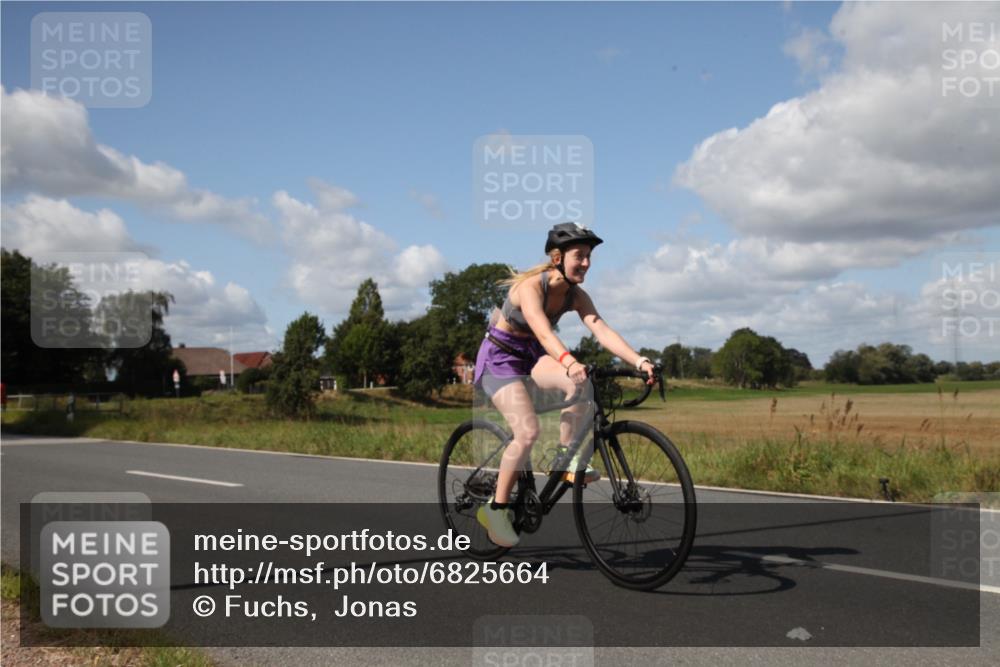 25.08.2024 - Elbe Triathlon Hamburg Fuchs,  Jonas http://msf.ph/oto/6825664 25.08.2024 11:24:55 Radfahren 1653, 1673 meine-sportfotos.de