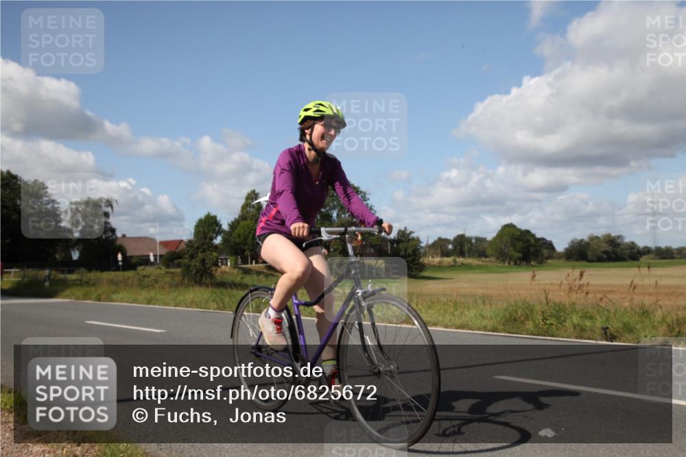 25.08.2024 - Elbe Triathlon Hamburg Fuchs,  Jonas http://msf.ph/oto/6825672 25.08.2024 11:24:26 Radfahren 1657, 1621, 1660, 1511, 1659 meine-sportfotos.de