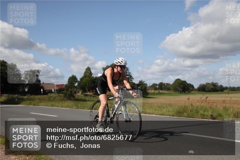 25.08.2024 - Elbe Triathlon Hamburg Fuchs,  Jonas http://msf.ph/oto/6825677 25.08.2024 11:24:24 Radfahren 1657, 1621, 1660, 1511, 1659 meine-sportfotos.de
