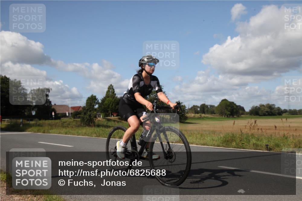 25.08.2024 - Elbe Triathlon Hamburg Fuchs,  Jonas http://msf.ph/oto/6825688 25.08.2024 11:24:01 Radfahren 1709, 1635, 1494 meine-sportfotos.de
