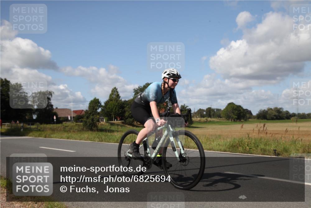 25.08.2024 - Elbe Triathlon Hamburg Fuchs,  Jonas http://msf.ph/oto/6825694 25.08.2024 11:23:33 Radfahren 1691, 1614 meine-sportfotos.de