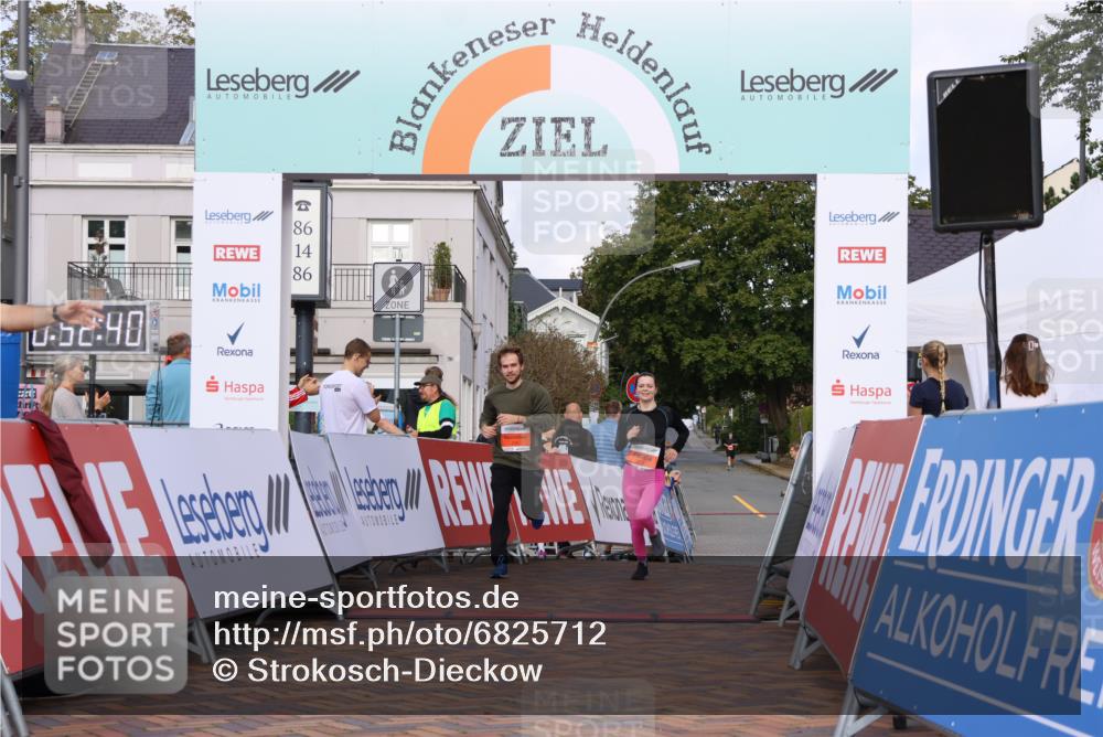25.08.2024 - 20. Blankeneser Heldenlauf Strokosch-Dieckow http://msf.ph/oto/6825712 25.08.2024 09:53:13 Ziel 225, 226 meine-sportfotos.de